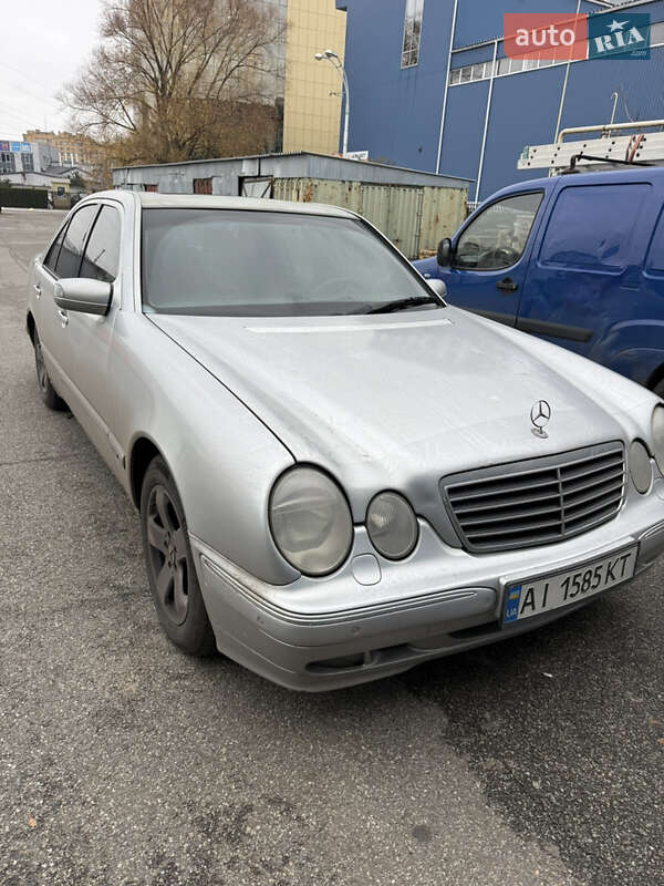Седан Mercedes-Benz E-Class 2001 в Киеве