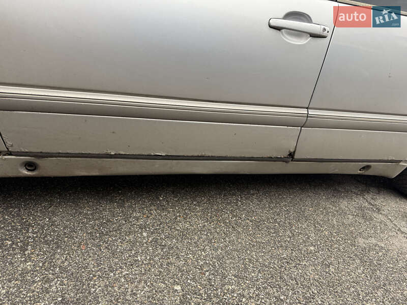 Седан Mercedes-Benz E-Class 2001 в Киеве