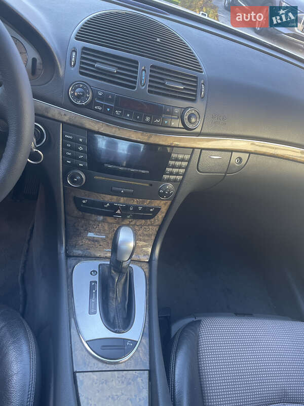 Седан Mercedes-Benz E-Class 2004 в Ужгороді
