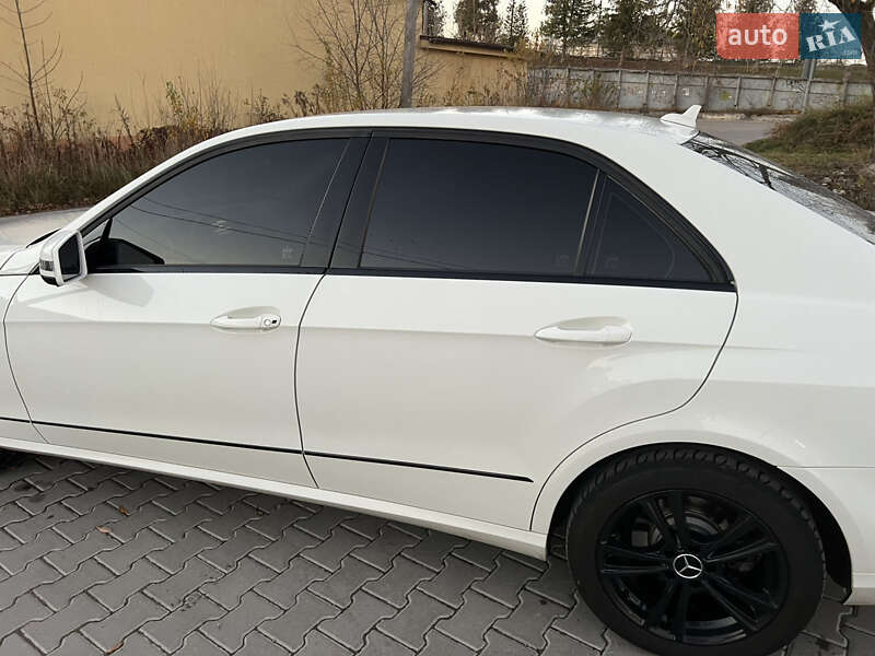 Седан Mercedes-Benz E-Class 2011 в Дрогобичі