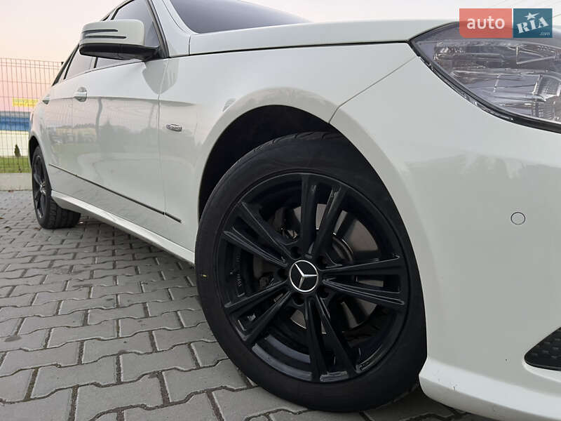Седан Mercedes-Benz E-Class 2011 в Дрогобичі