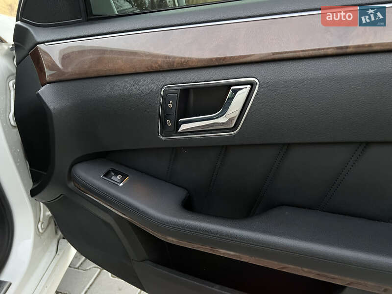 Седан Mercedes-Benz E-Class 2011 в Дрогобичі