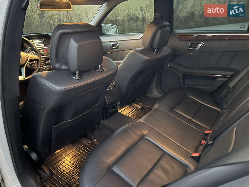 Седан Mercedes-Benz E-Class 2011 в Дрогобичі