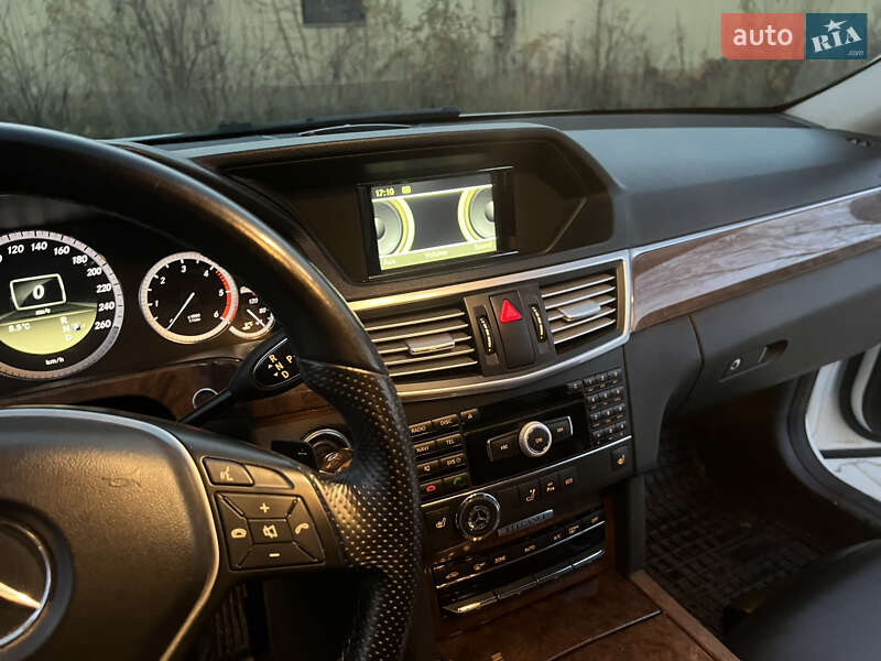 Седан Mercedes-Benz E-Class 2011 в Дрогобичі
