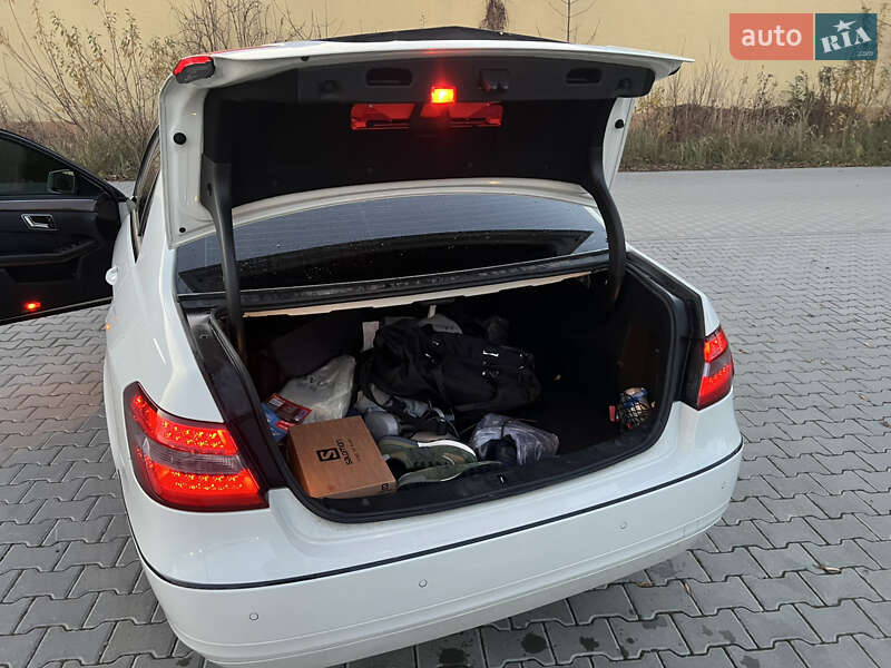 Седан Mercedes-Benz E-Class 2011 в Дрогобичі