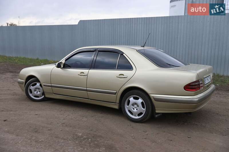 Седан Mercedes-Benz E-Class 2002 в Пирятине