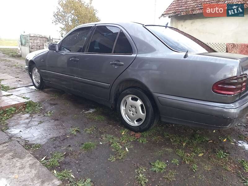 Седан Mercedes-Benz E-Class 1996 в Львове