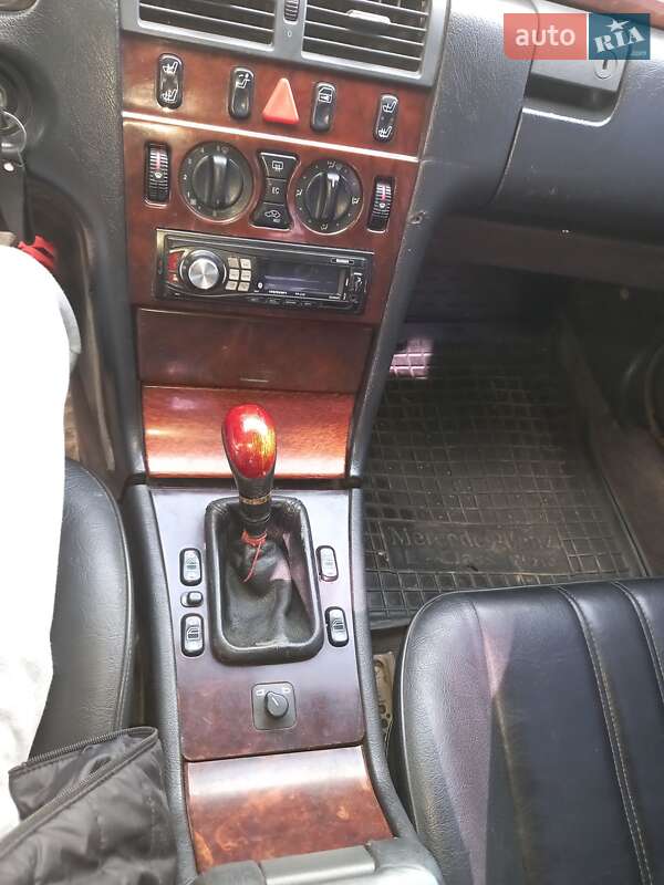Седан Mercedes-Benz E-Class 1996 в Львове