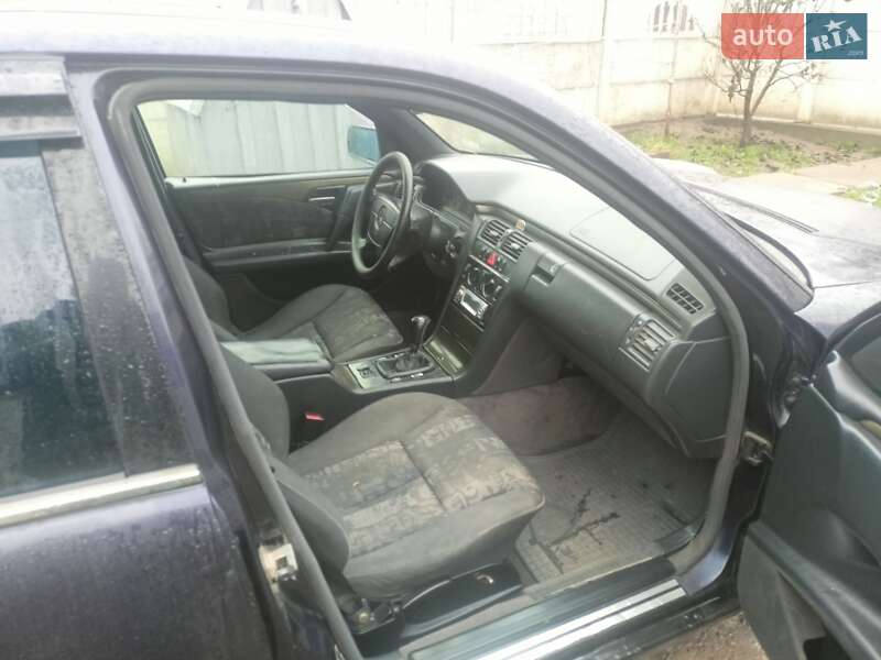 Седан Mercedes-Benz E-Class 1998 в Черновцах