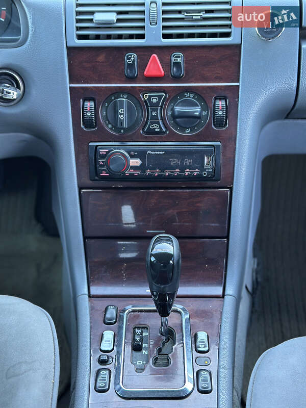 Седан Mercedes-Benz E-Class 2001 в Ужгороде