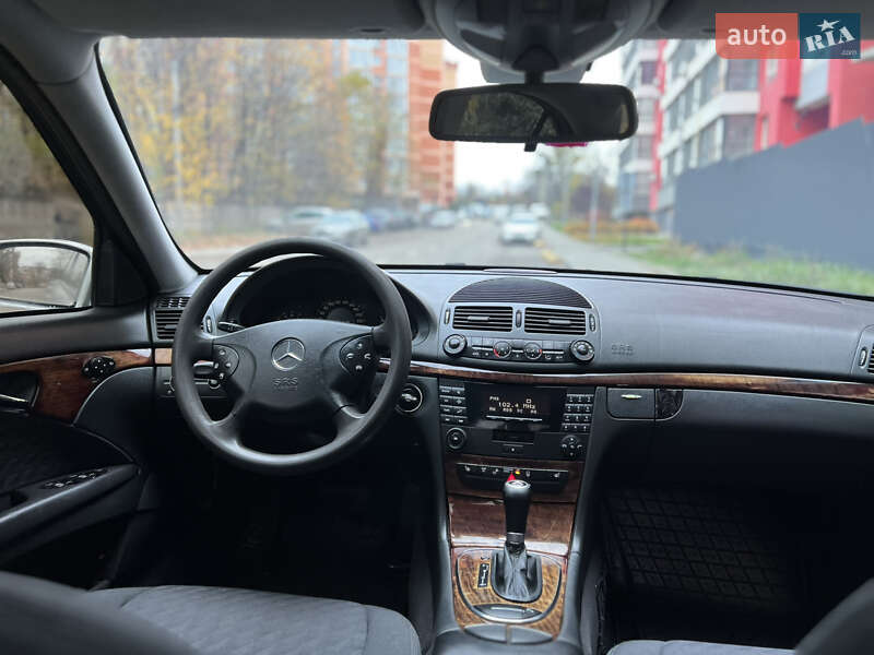 Седан Mercedes-Benz E-Class 2002 в Черновцах