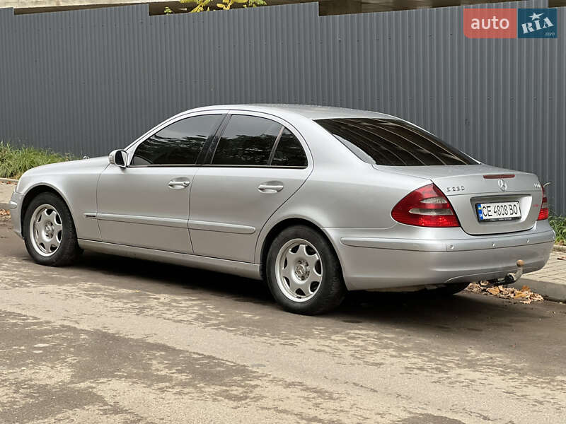 Седан Mercedes-Benz E-Class 2002 в Черновцах