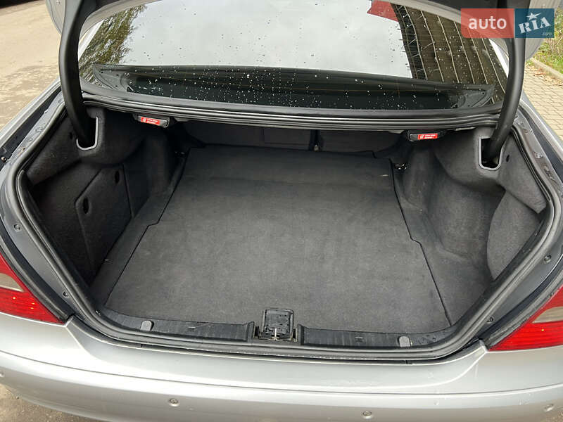 Седан Mercedes-Benz E-Class 2002 в Черновцах