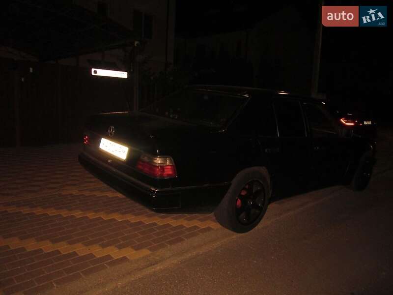 Седан Mercedes-Benz E-Class 1992 в Киеве