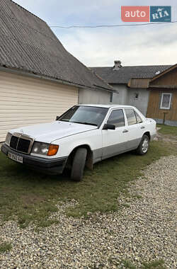 Седан Mercedes-Benz E-Class 1988 в Калуше