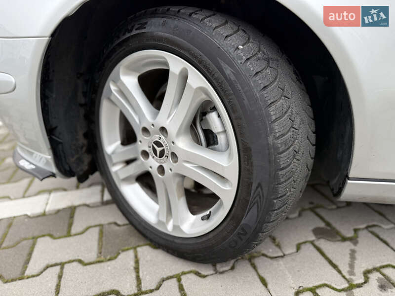 Седан Mercedes-Benz E-Class 2002 в Хмельницком