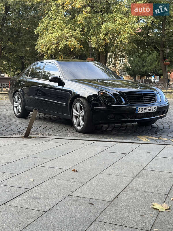Седан Mercedes-Benz E-Class 2003 в Иршаве