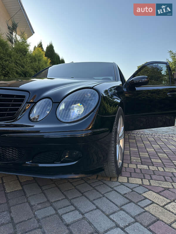 Седан Mercedes-Benz E-Class 2003 в Иршаве