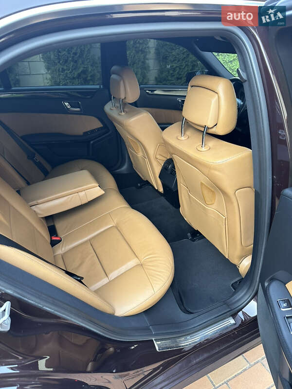 Седан Mercedes-Benz E-Class 2010 в Києві