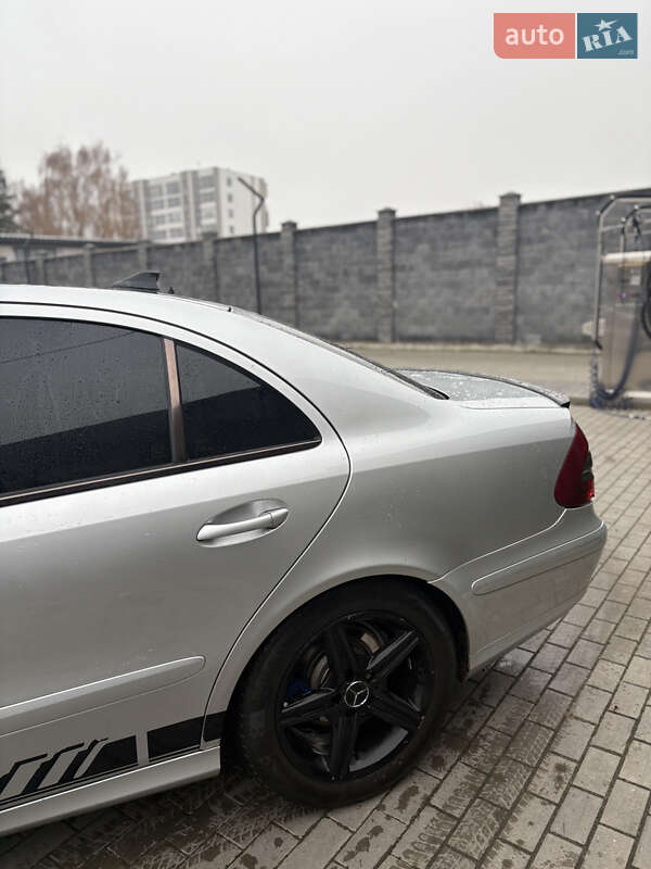 Седан Mercedes-Benz E-Class 2003 в Березному