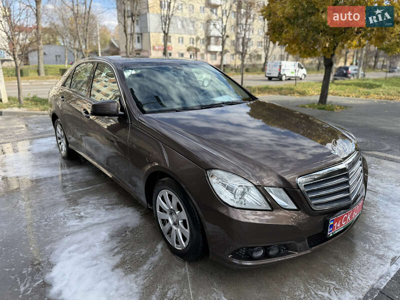 Седан Mercedes-Benz E-Class 2011 в Калуше