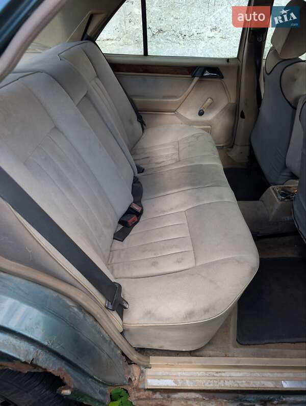 Седан Mercedes-Benz E-Class 1994 в Львове