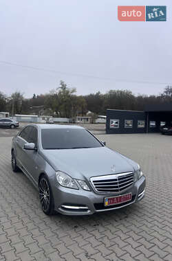 Седан Mercedes-Benz E-Class 2011 в Бучачі
