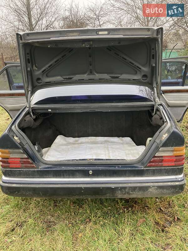 Седан Mercedes-Benz E-Class 1989 в Білій Церкві