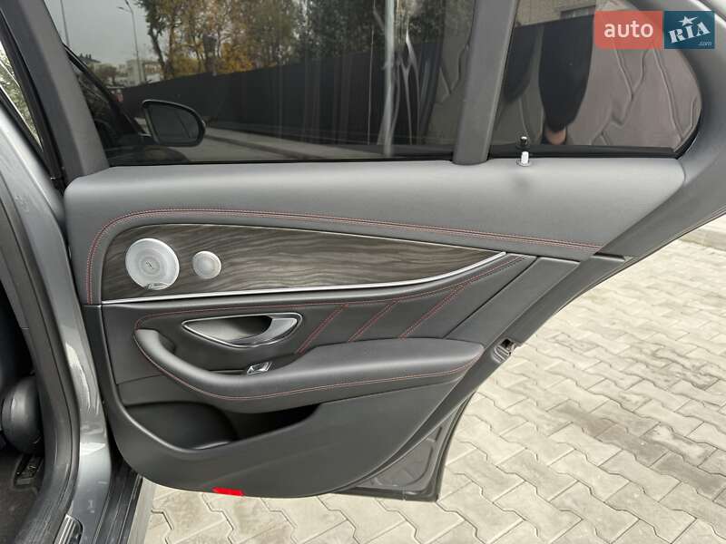 Седан Mercedes-Benz E-Class 2018 в Днепре