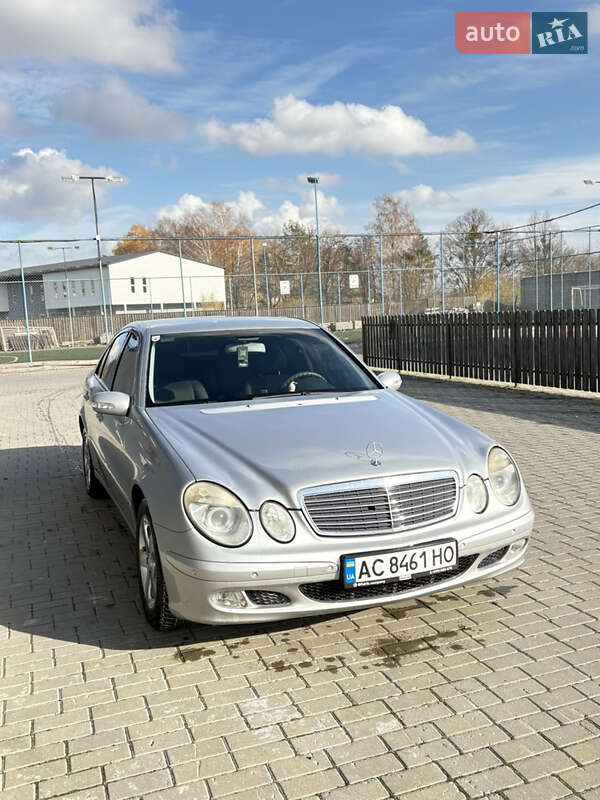 Седан Mercedes-Benz E-Class 2003 в Львове