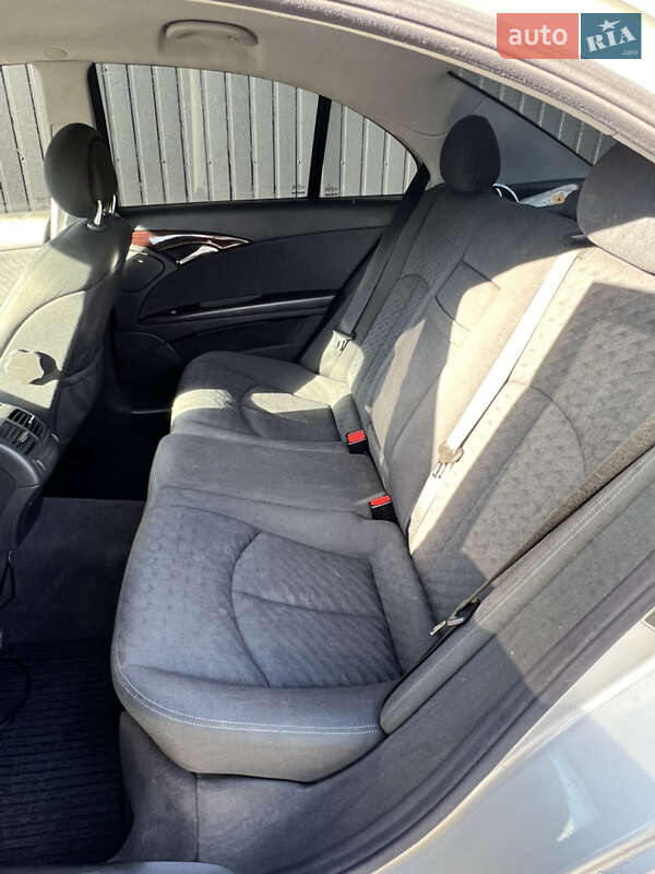 Седан Mercedes-Benz E-Class 2003 в Львове