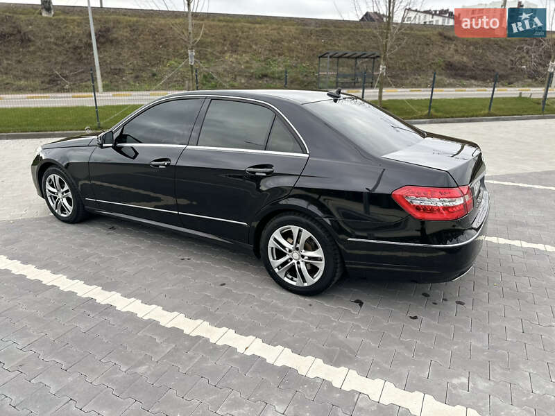 Седан Mercedes-Benz E-Class 2012 в Києві