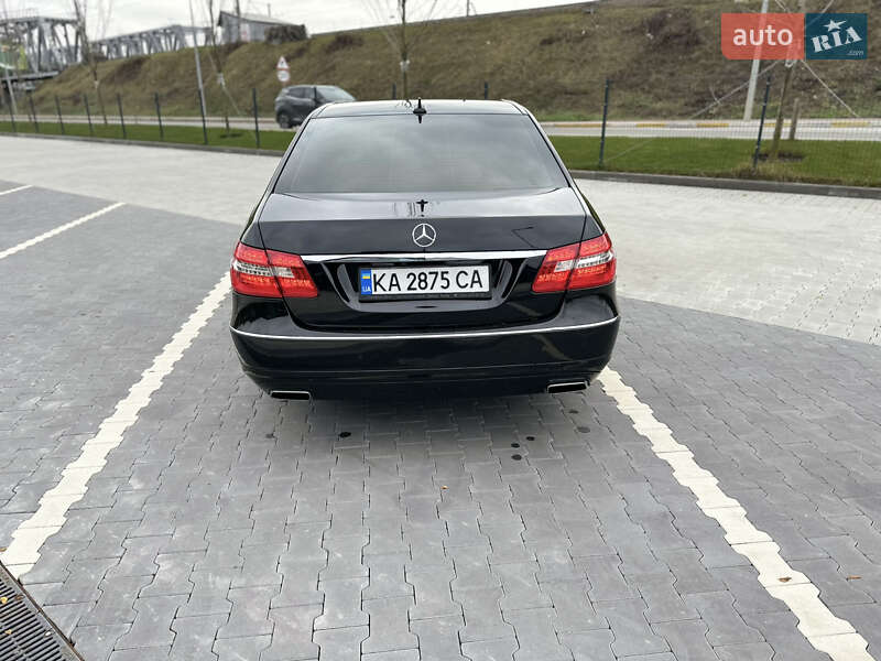 Седан Mercedes-Benz E-Class 2012 в Києві