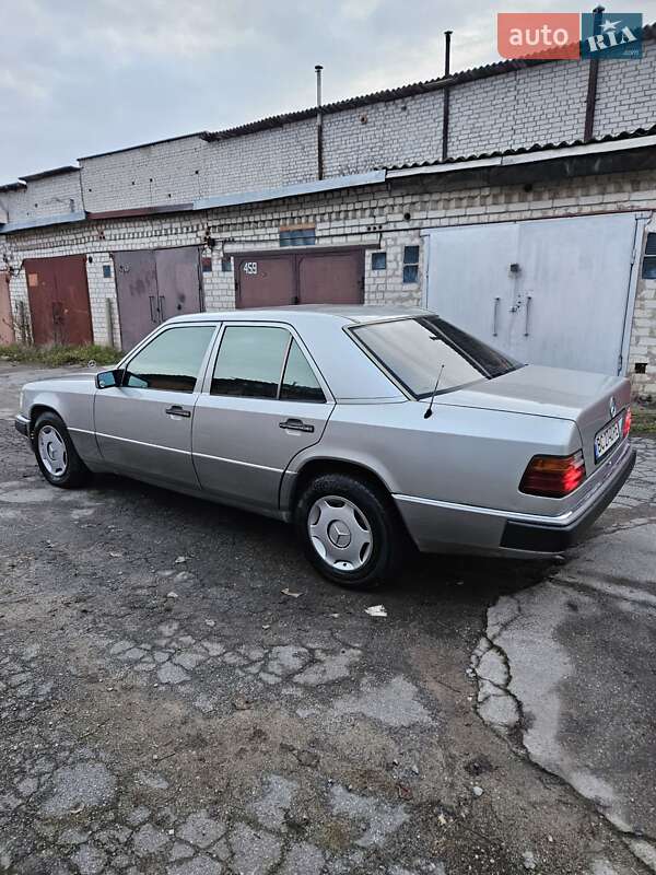 Седан Mercedes-Benz E-Class 1990 в Житомире