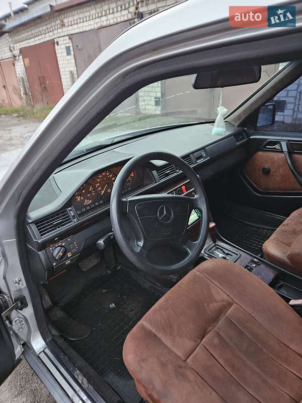 Седан Mercedes-Benz E-Class 1990 в Житомире