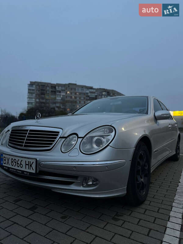 Седан Mercedes-Benz E-Class 2004 в Дніпрі