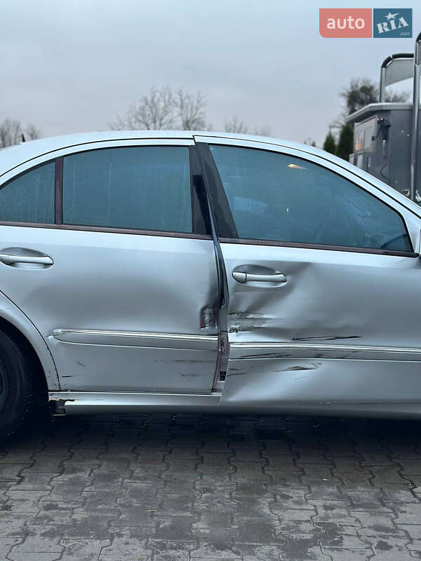 Седан Mercedes-Benz E-Class 2004 в Дніпрі