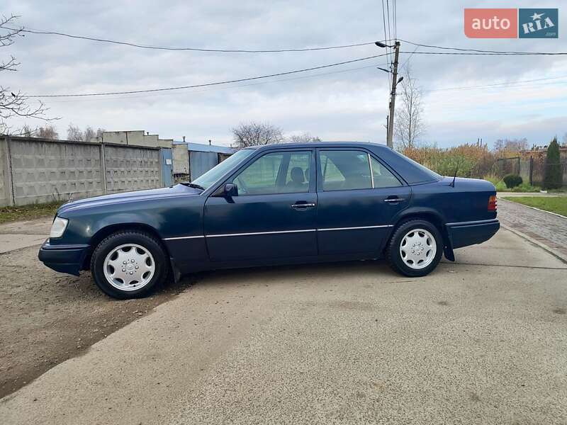Седан Mercedes-Benz E-Class 1995 в Шептицькому