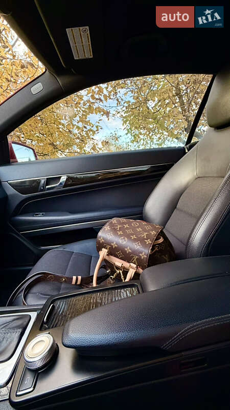 Купе Mercedes-Benz E-Class 2011 в Ужгороді фото 12 Купе Mercedes-Benz E-Class 2011 в Ужгороді