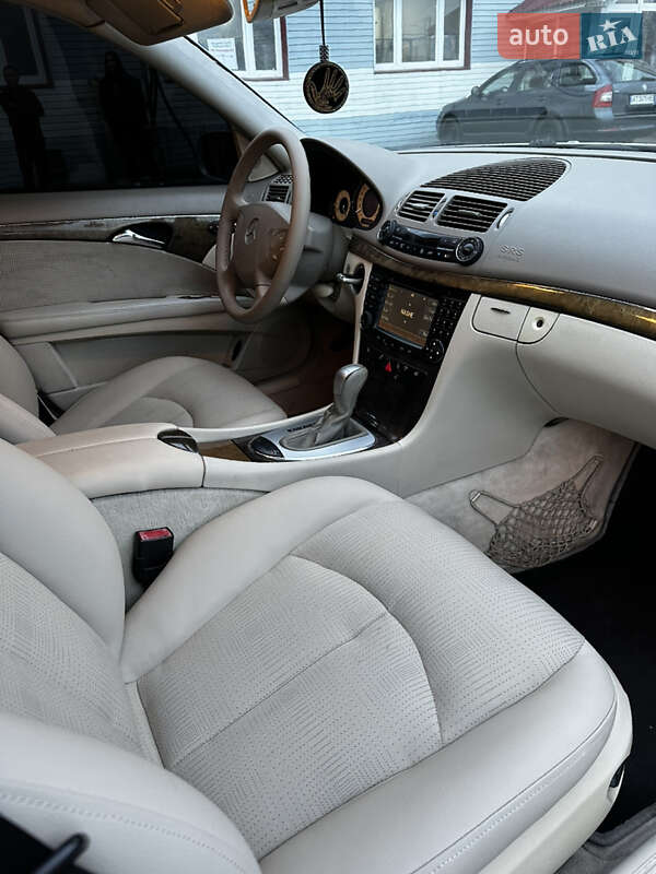 Седан Mercedes-Benz E-Class 2003 в Снятине