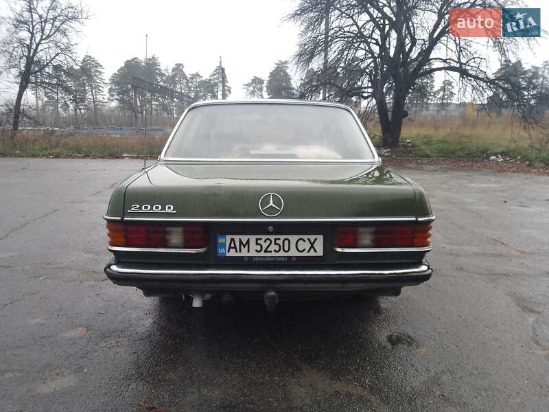 Седан Mercedes-Benz E-Class 1982 в Киеве