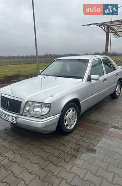 Седан Mercedes-Benz E-Class 1994 в Тячеве