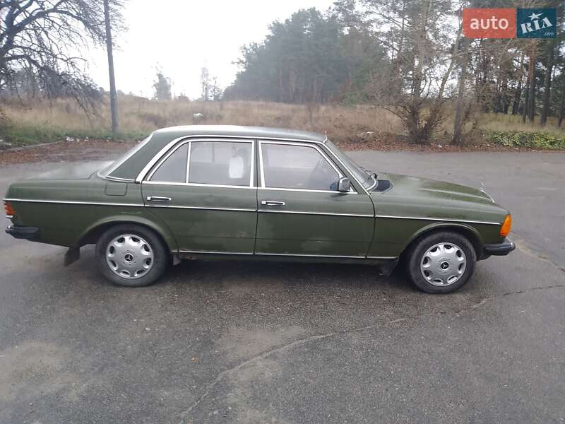 Седан Mercedes-Benz E-Class 1982 в Киеве