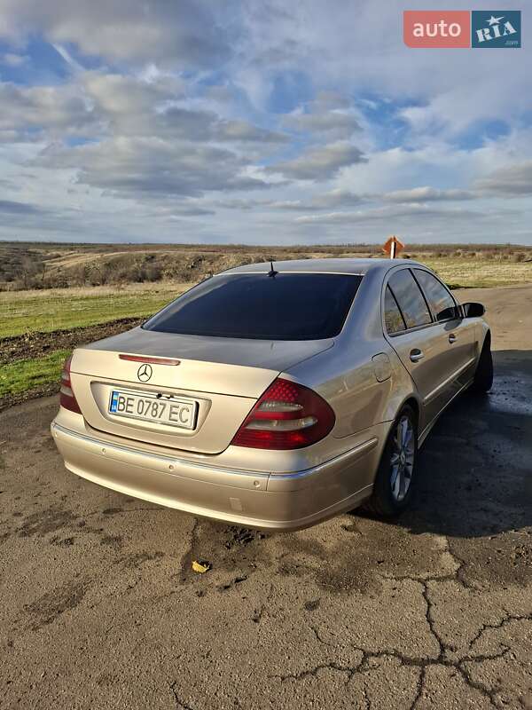 Седан Mercedes-Benz E-Class 2002 в Новому Бузі