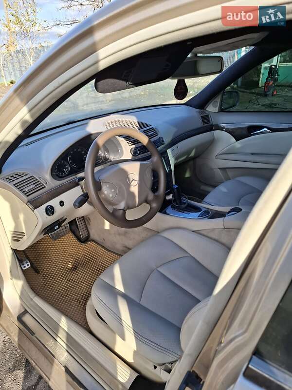 Седан Mercedes-Benz E-Class 2002 в Новому Бузі