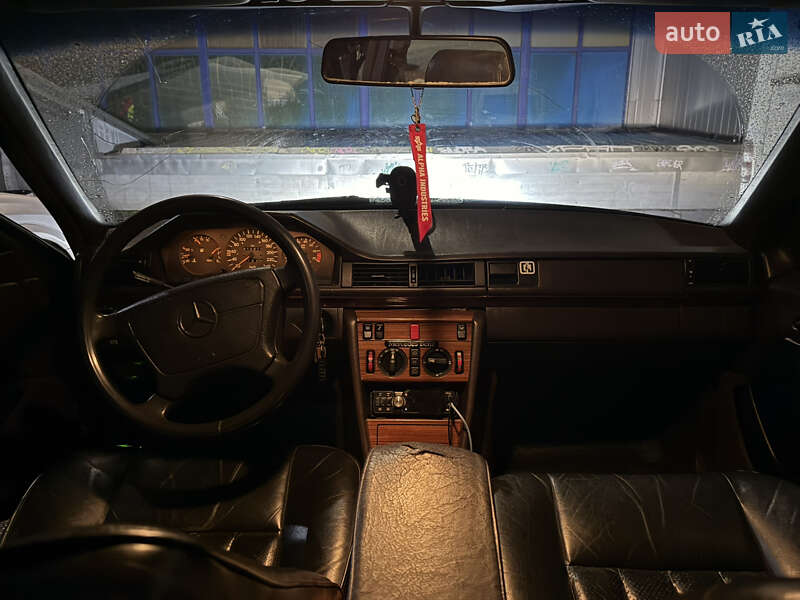Седан Mercedes-Benz E-Class 1992 в Києві