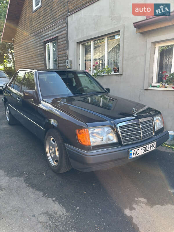 Седан Mercedes-Benz E-Class 1993 в Владимире фото 2 Седан Mercedes-Benz E-Class 1993 в Владимире