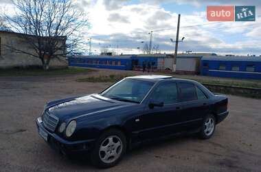 Седан Mercedes-Benz E-Class 1995 в Подольске
