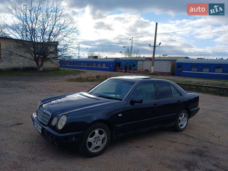 Mercedes-Benz E-Class 1995