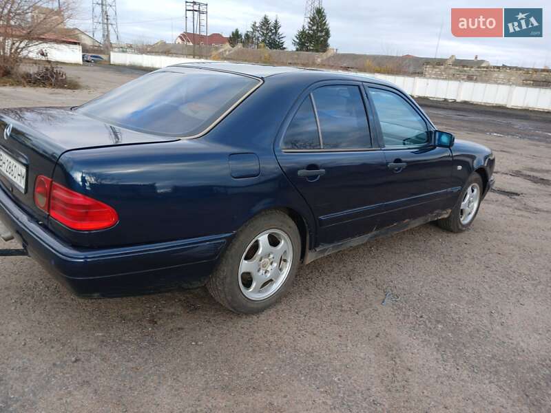Седан Mercedes-Benz E-Class 1995 в Подільську